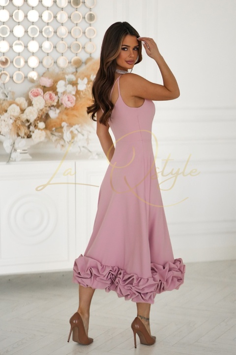 Rozkloszowana sukienka midi z falbaną PUDROWY RÓŻ