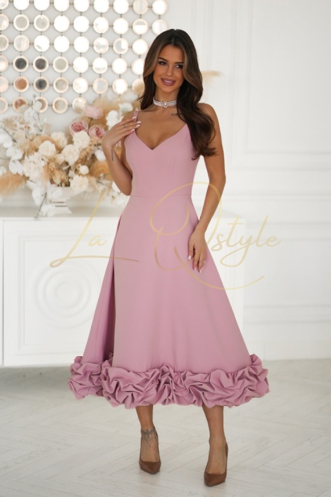 Rozkloszowana sukienka midi z falbaną PUDROWY RÓŻ