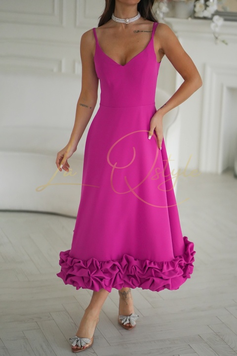 Rozkloszowana sukienka midi z falbaną FUKSJA