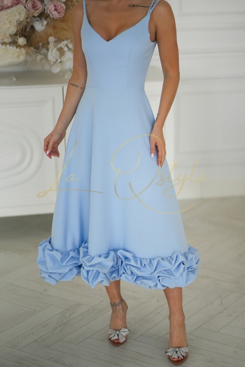 Rozkloszowana sukienka midi z falbaną BŁĘKITNA