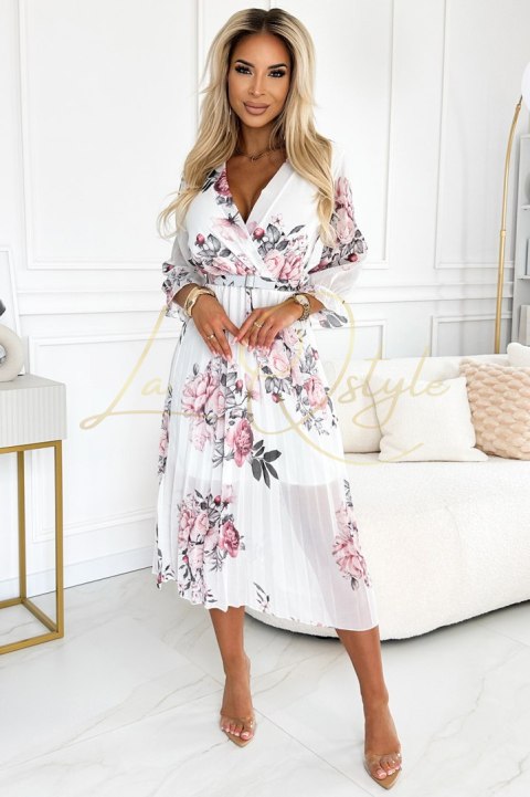 YUNA Plisowana sukienka midi z dekoltem i paskiem RÓŻE na białym tle