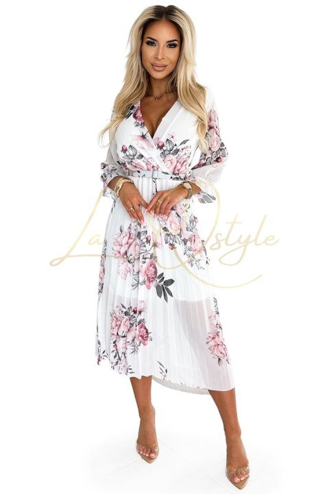 YUNA Plisowana sukienka midi z dekoltem i paskiem RÓŻE na białym tle