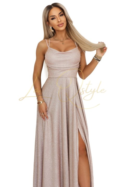 Długa sukienka z subtelnym połyskiem i gorsetowym wiązaniem na plecach BEŻOWY RÓŻ Z BROKATEM