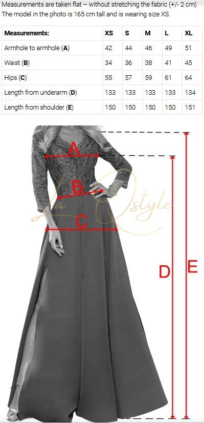 Sukienka maxi na wesele z kwiatem na ramieniu i rozcięciem BŁĘKITNA