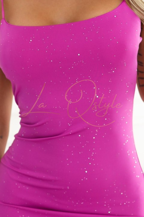 Sukienka midi na cienkich ramiączkach z subtelnym połyskiem FUKSJA