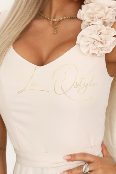 Elegancka wieczorowa suknia maxi z rozcięciem i różami BEŻOWA