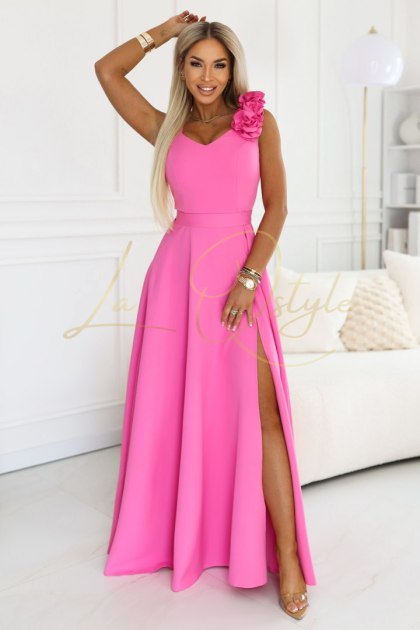 Elegancka wieczorowa suknia maxi z rozcięciem i różami CUKIERKOWY RÓŻ
