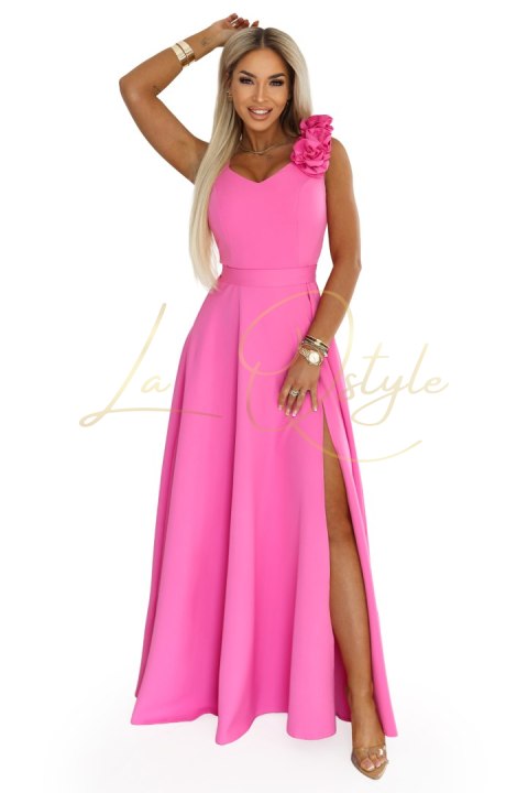 Elegancka wieczorowa suknia maxi z rozcięciem i różami CUKIERKOWY RÓŻ