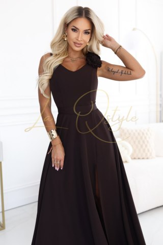 Elegancka wieczorowa suknia maxi z rozcięciem i różami CZEKOLADOWY BRĄZ